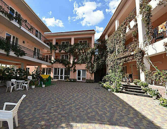 Hotel Lenura