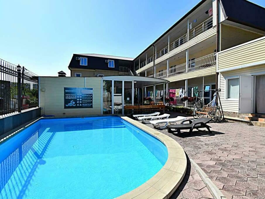 Suzanna Hotel