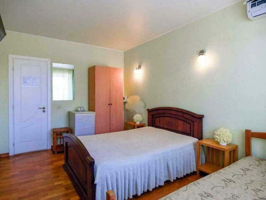 Mika Hotel