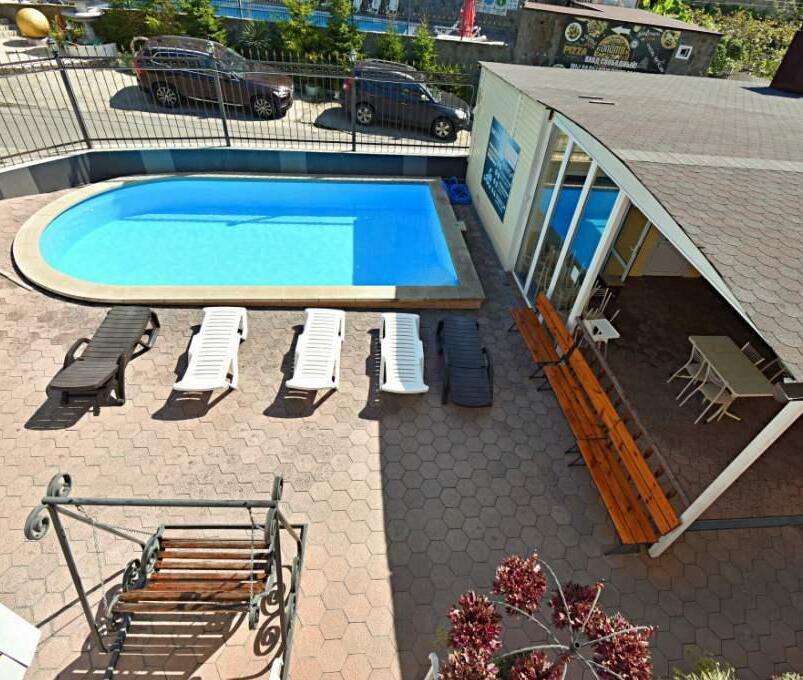 Suzanna Hotel