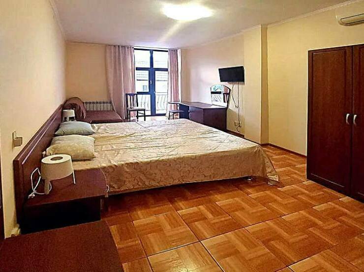 Breeze family hotel
