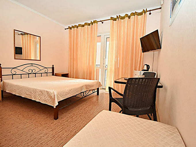 Hotel Lenura