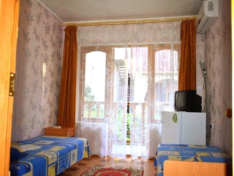Oasis-Yug Hotel