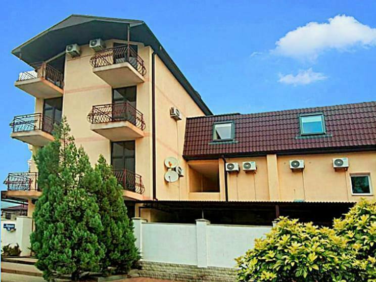 Breeze family hotel
