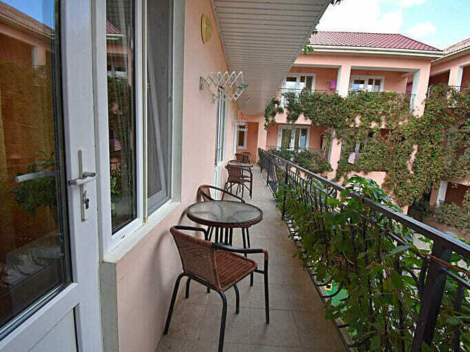 Hotel Lenura