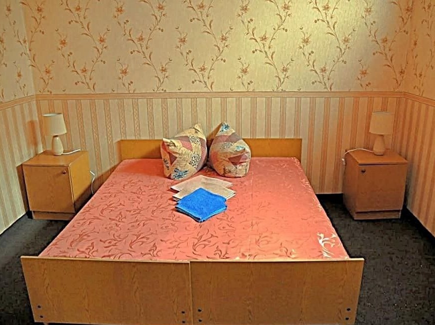 Voyage 1 hotel