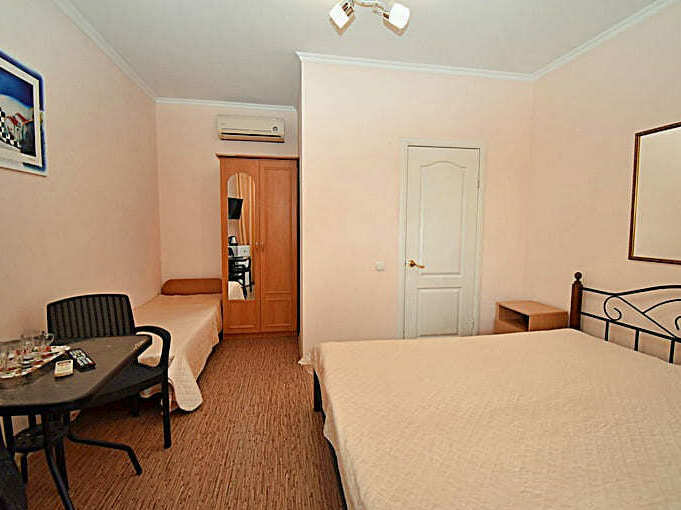 Hotel Lenura