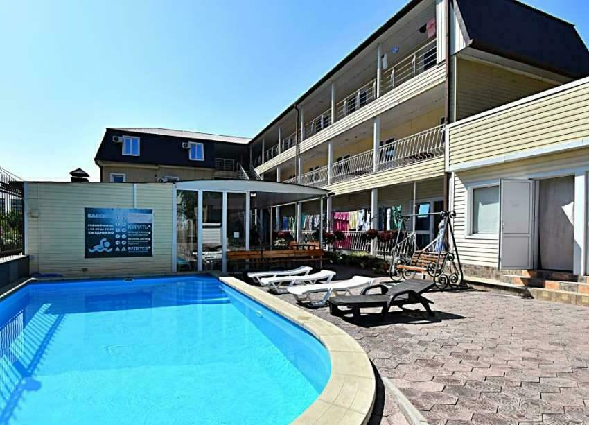 Suzanne Hotel