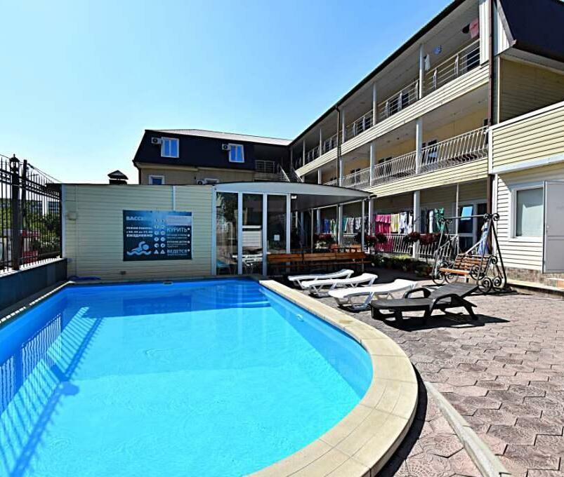 Suzanna Hotel
