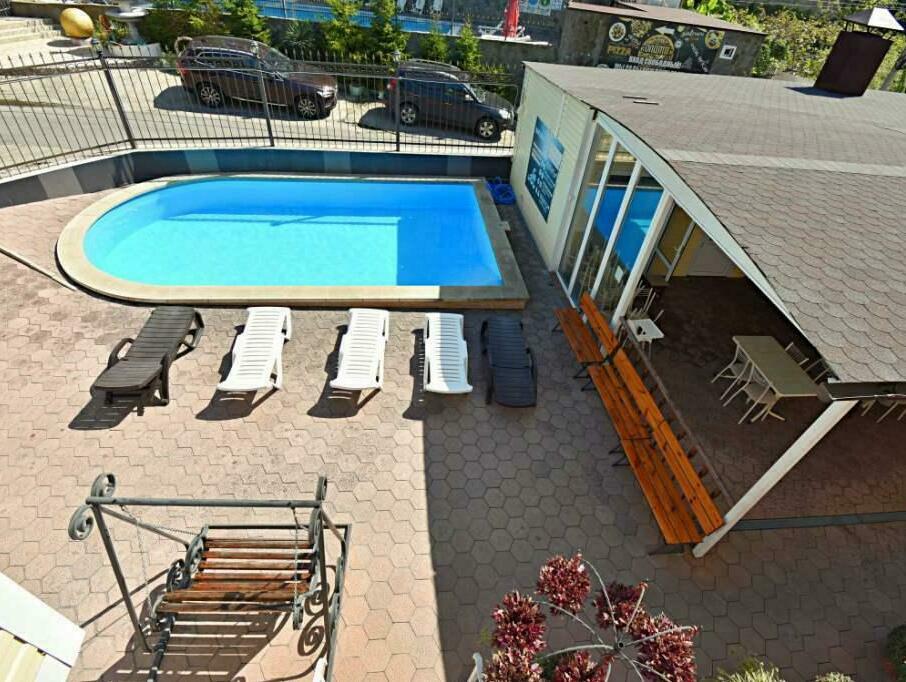 Suzanna Hotel