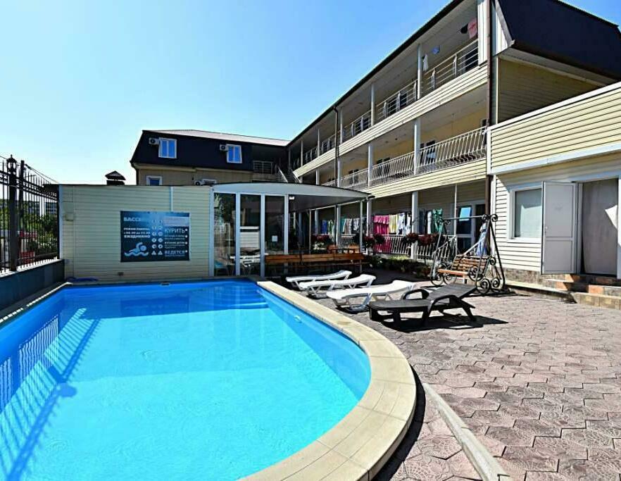 Suzanne Hotel